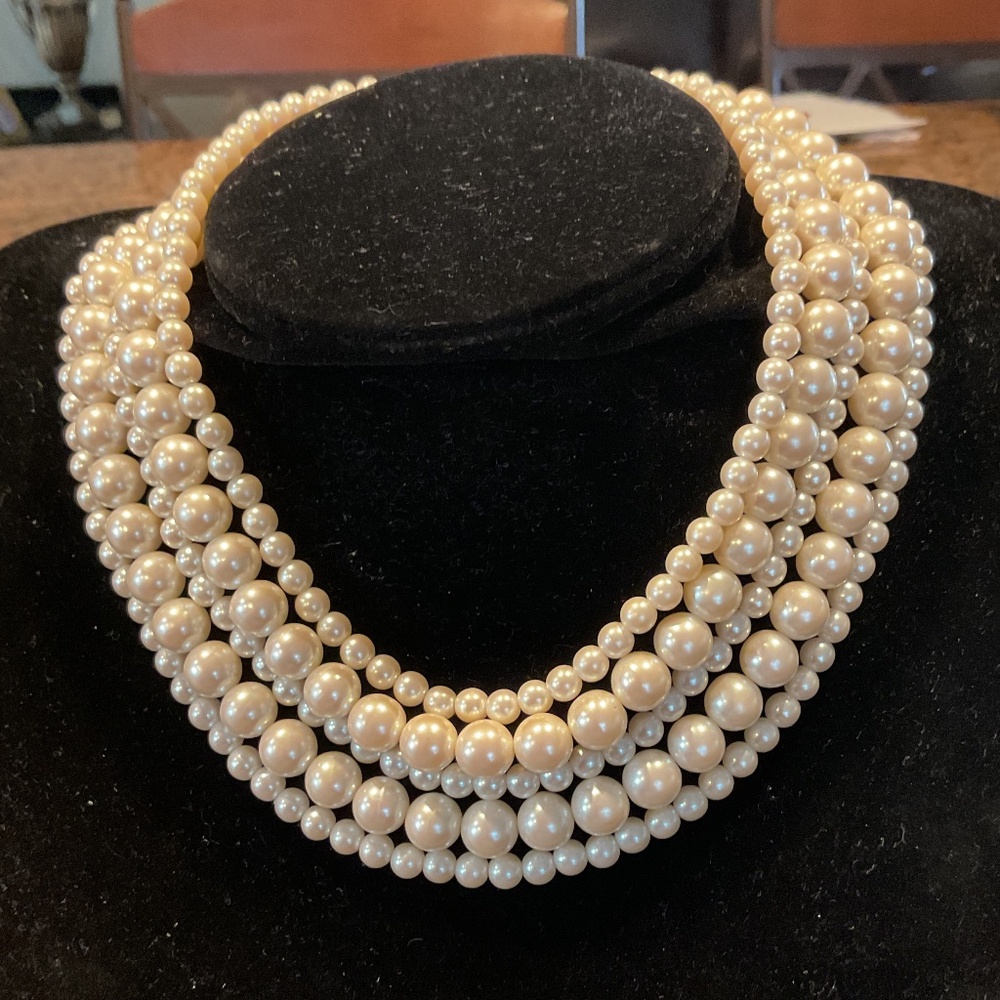 VINTAGE 5 STRING PEARLS $40